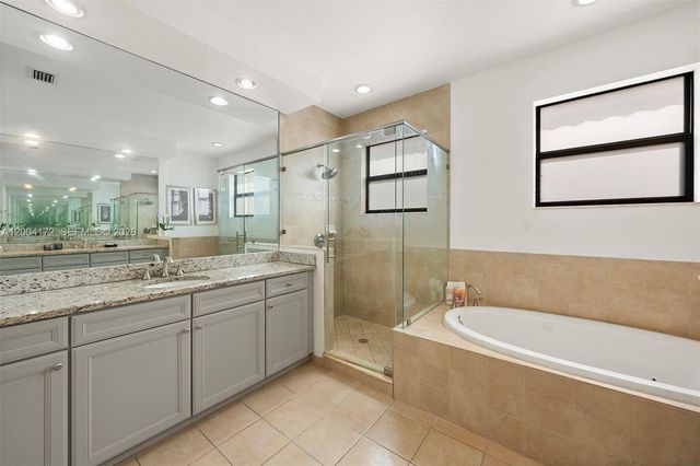 9890 NW 86th Ter, Doral, FL 33178