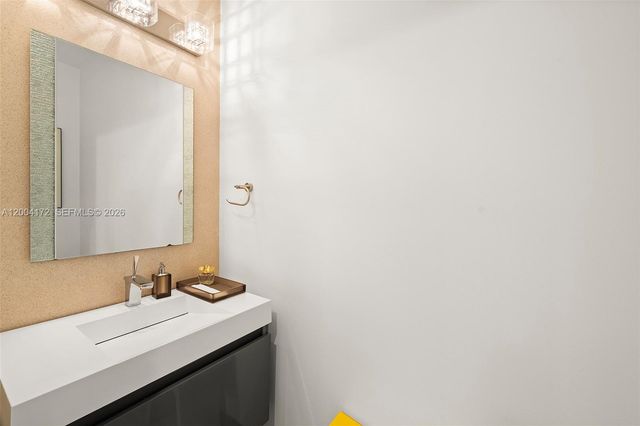 9890 NW 86th Ter, Doral, FL 33178