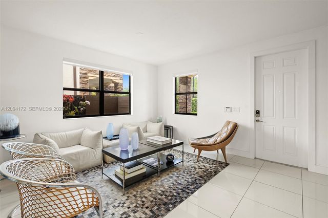 9890 NW 86th Ter, Doral, FL 33178