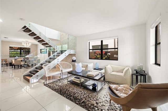 9890 NW 86th Ter, Doral, FL 33178