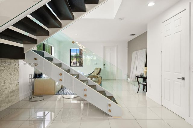 9890 NW 86th Ter, Doral, FL 33178