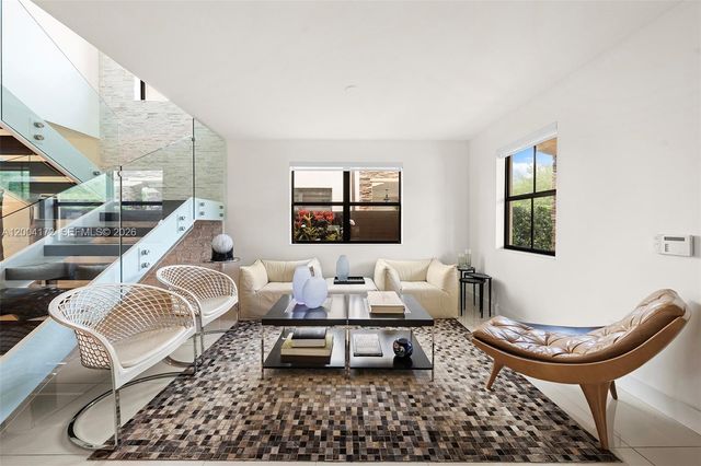 9890 NW 86th Ter, Doral, FL 33178