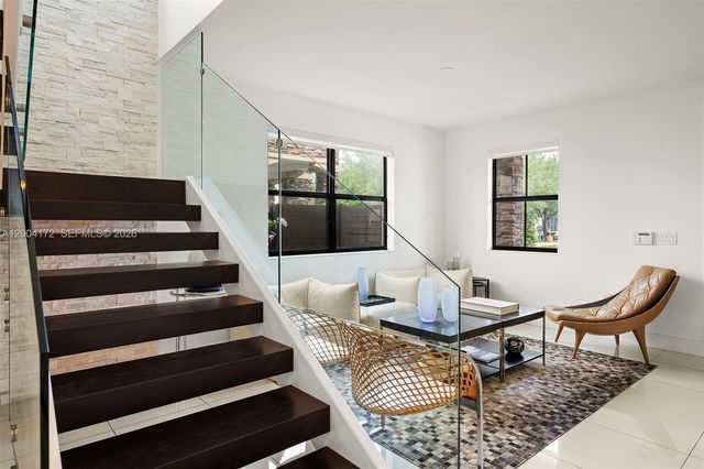 9890 NW 86th Ter, Doral, FL 33178