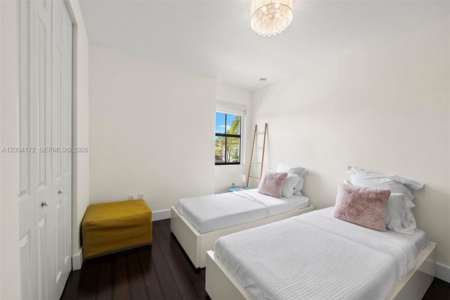 9890 NW 86th Ter, Doral, FL 33178