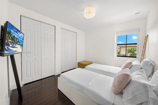 9890 NW 86th Ter, Doral, FL 33178