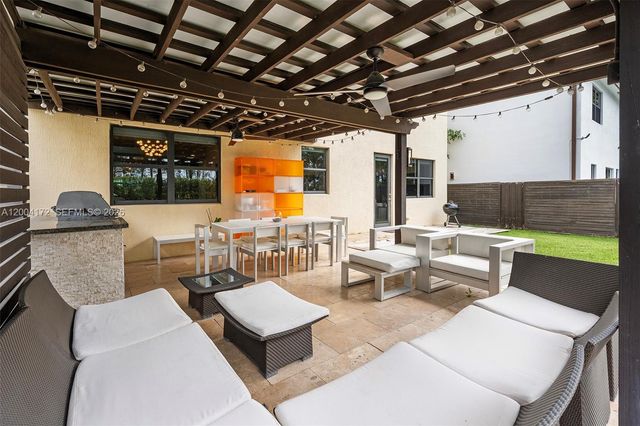 9890 NW 86th Ter, Doral, FL 33178