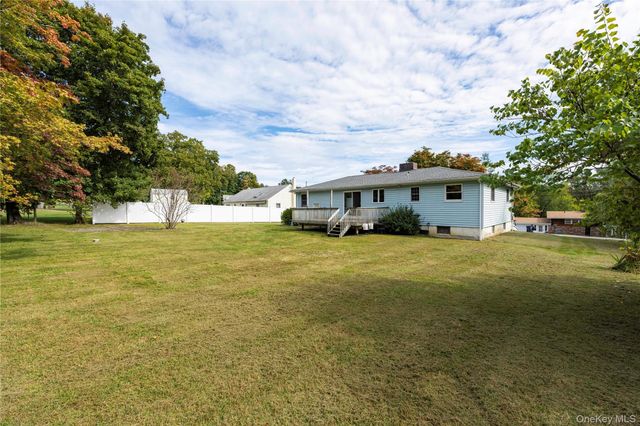 33 Ridgeview Avenue, Mahopac, NY 10541