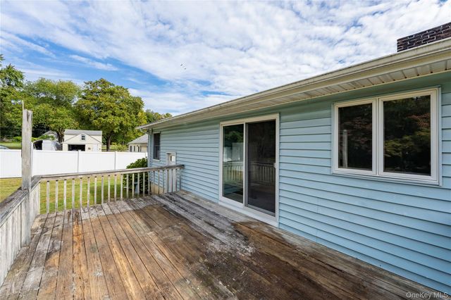 33 Ridgeview Avenue, Mahopac, NY 10541