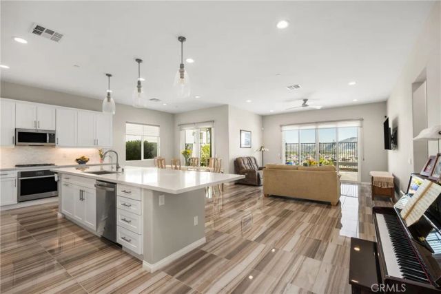 2310 Nova Way, Corona, CA 92883