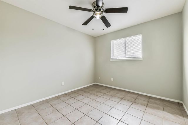 521 29th Avenue N, Texas City, TX 77590