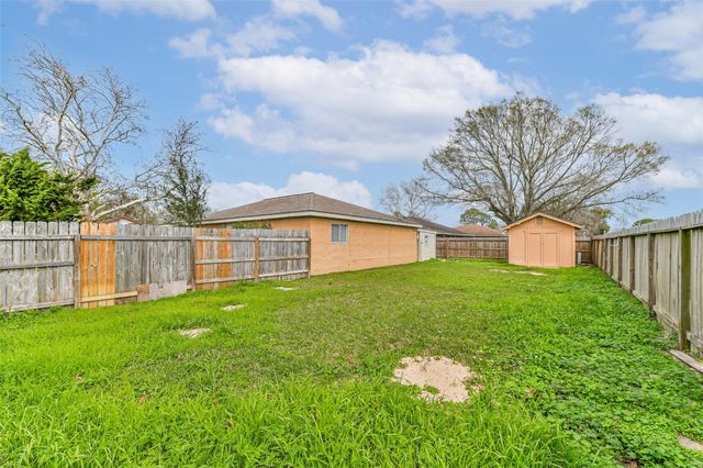 521 29th Avenue N, Texas City, TX 77590