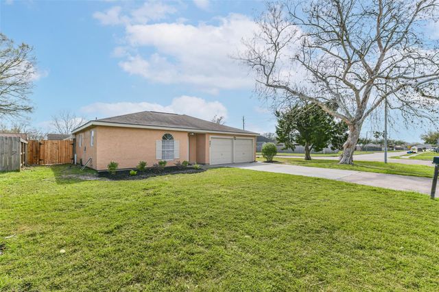 521 29th Avenue N, Texas City, TX 77590