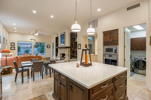 33962 N 70TH Street, Scottsdale, AZ 85266