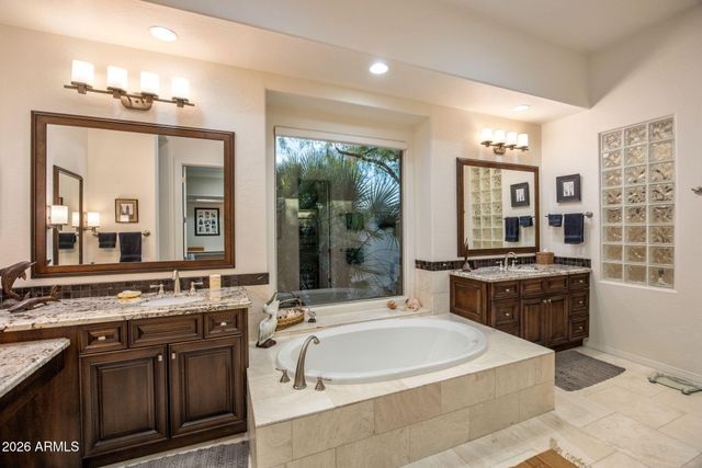 33962 N 70TH Street, Scottsdale, AZ 85266