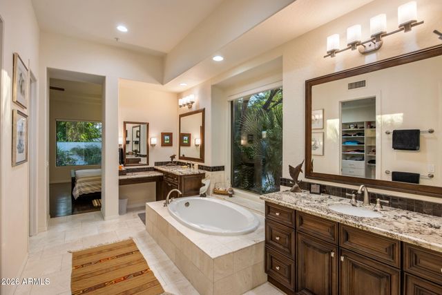 33962 N 70TH Street, Scottsdale, AZ 85266