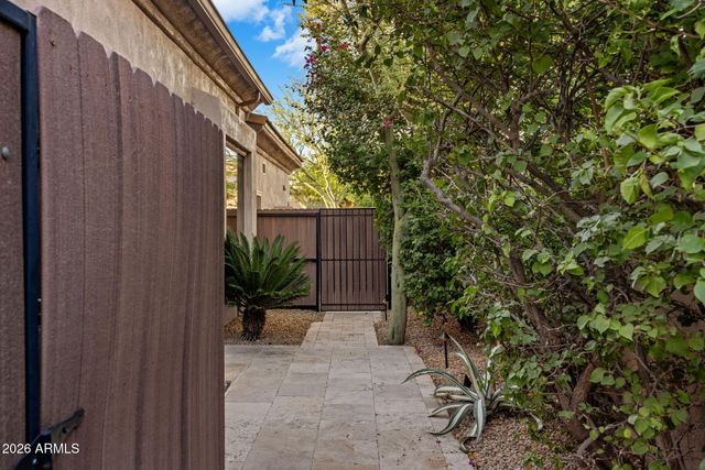33962 N 70TH Street, Scottsdale, AZ 85266