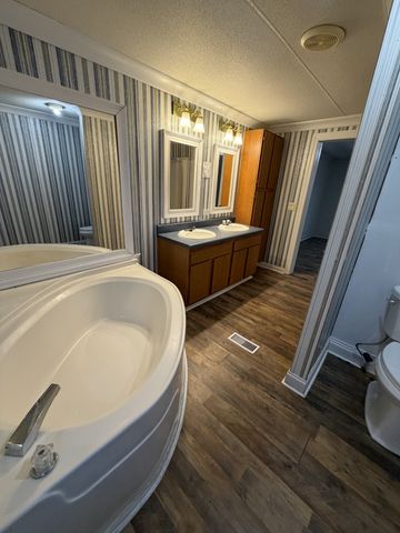 1171 Summertown Hwy, Hohenwald, TN 38462