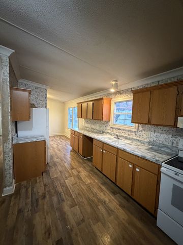 1171 Summertown Hwy, Hohenwald, TN 38462