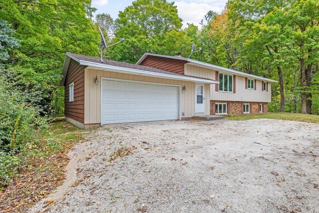 N8569 Rhine Forest LANE, Elkhart Lake, WI 53020