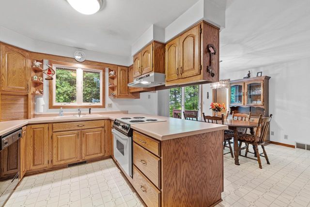 N8569 Rhine Forest LANE, Elkhart Lake, WI 53020