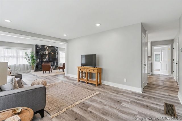 304 E Daisy Lane, New Albany, IN 47150