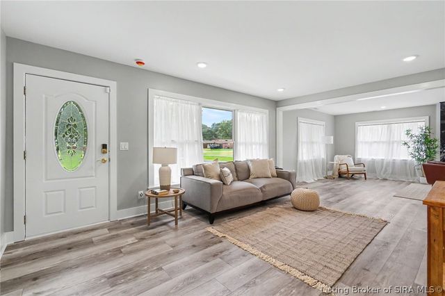 304 E Daisy Lane, New Albany, IN 47150