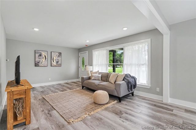 304 E Daisy Lane, New Albany, IN 47150
