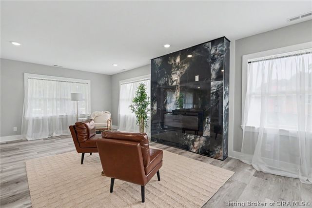 304 E Daisy Lane, New Albany, IN 47150