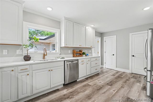 304 E Daisy Lane, New Albany, IN 47150