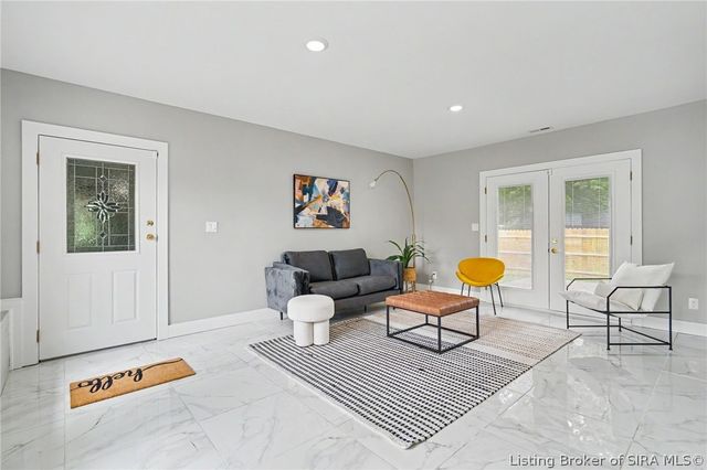 304 E Daisy Lane, New Albany, IN 47150