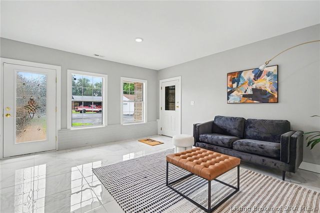 304 E Daisy Lane, New Albany, IN 47150