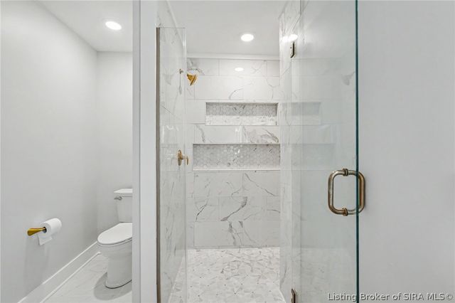 304 E Daisy Lane, New Albany, IN 47150