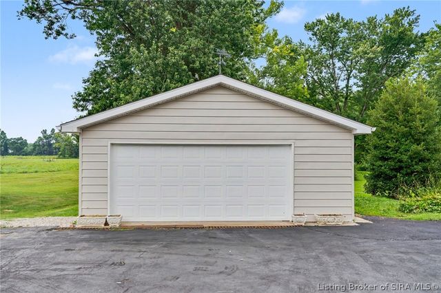 304 E Daisy Lane, New Albany, IN 47150