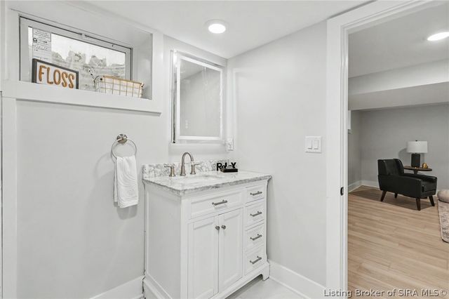 304 E Daisy Lane, New Albany, IN 47150