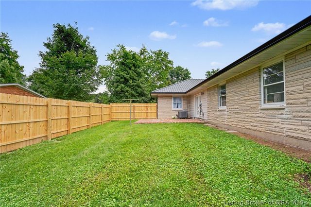 304 E Daisy Lane, New Albany, IN 47150