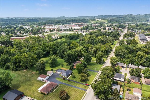 304 E Daisy Lane, New Albany, IN 47150
