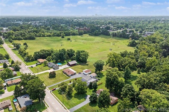 304 E Daisy Lane, New Albany, IN 47150