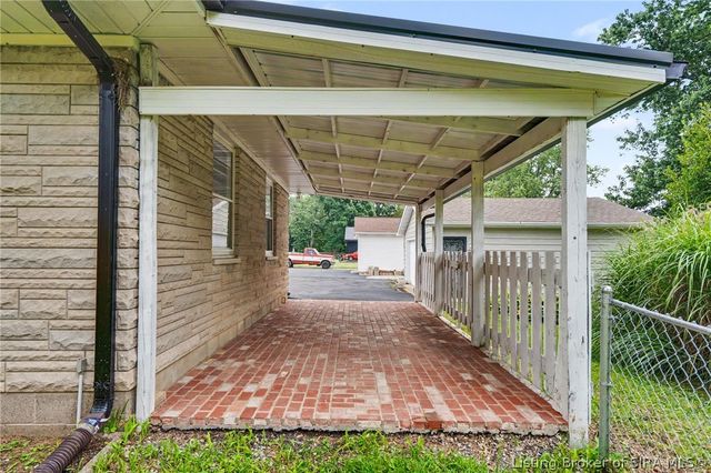 304 E Daisy Lane, New Albany, IN 47150