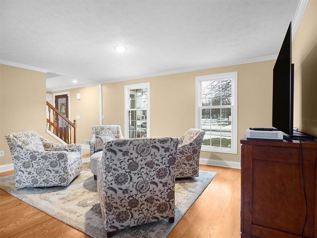 170 Willowood Drive, Greece, NY 14612