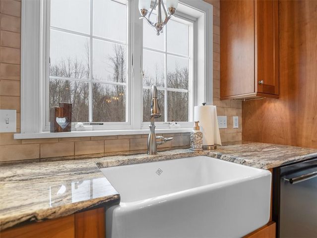 170 Willowood Drive, Greece, NY 14612