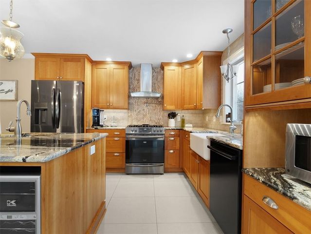 170 Willowood Drive, Greece, NY 14612