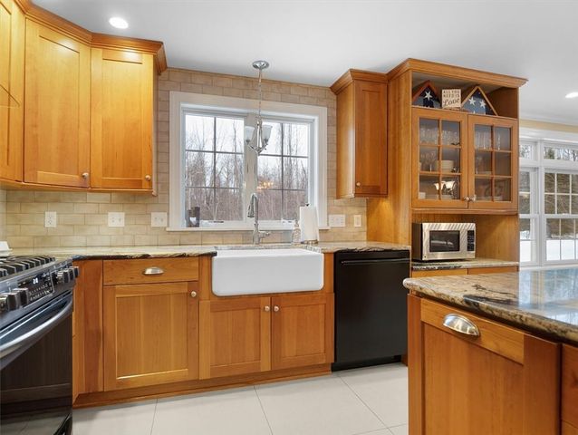 170 Willowood Drive, Greece, NY 14612