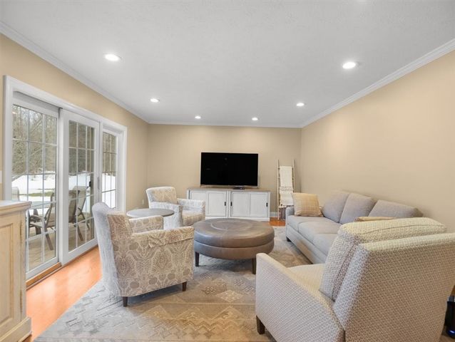 170 Willowood Drive, Greece, NY 14612