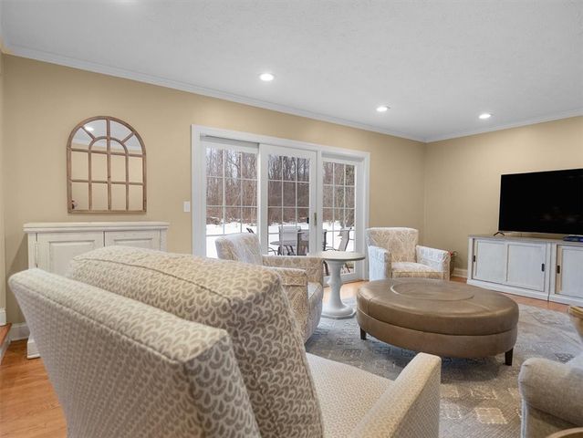 170 Willowood Drive, Greece, NY 14612