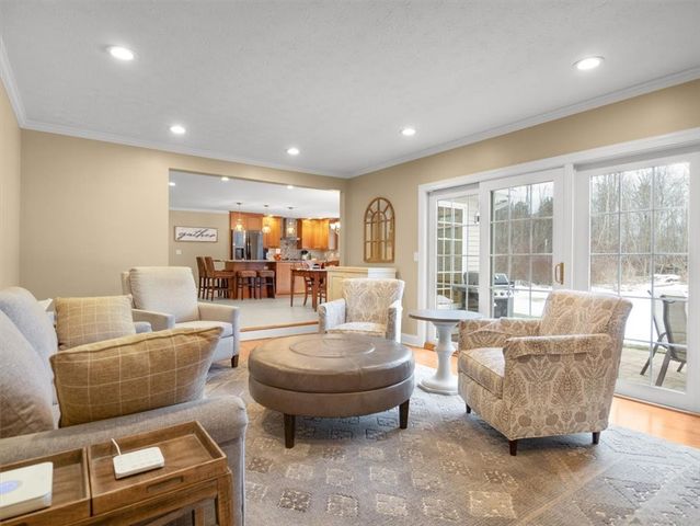 170 Willowood Drive, Greece, NY 14612