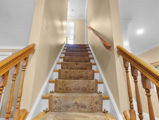 170 Willowood Drive, Greece, NY 14612