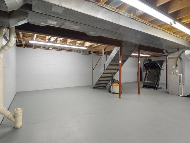 170 Willowood Drive, Greece, NY 14612