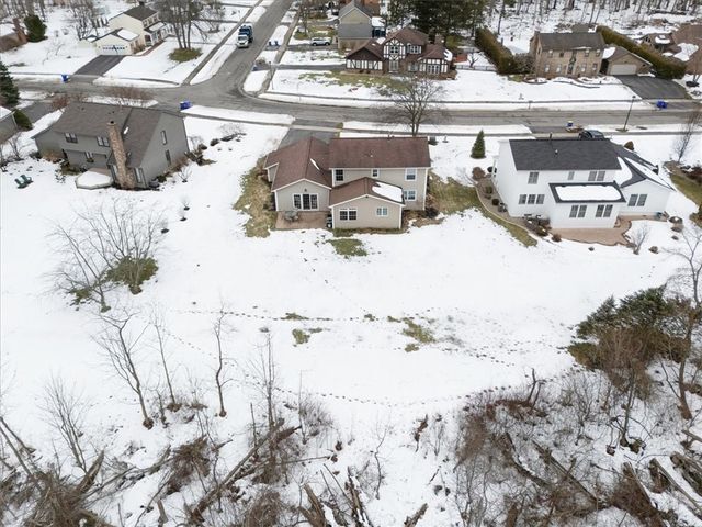 170 Willowood Drive, Greece, NY 14612