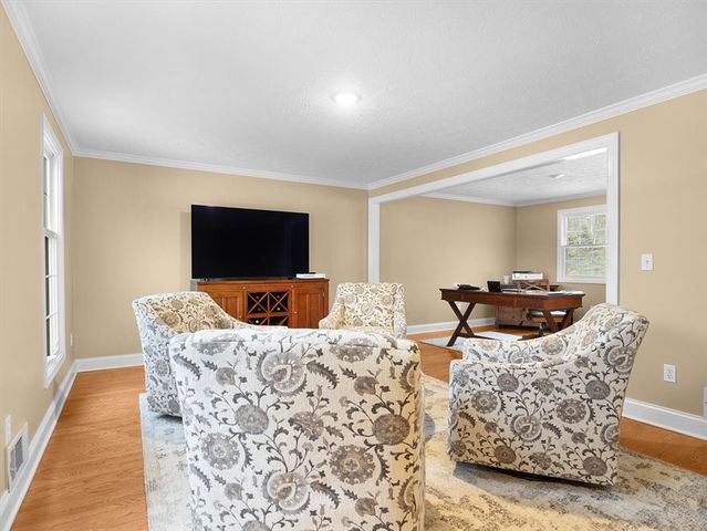 170 Willowood Drive, Greece, NY 14612