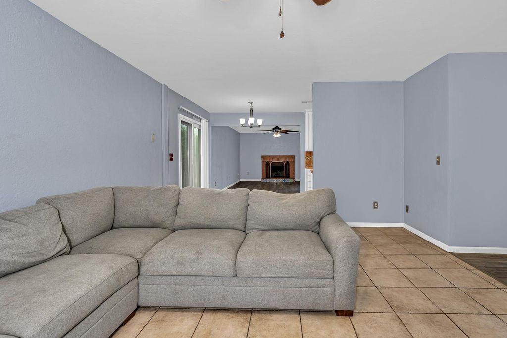 Image 12 of property listing at 1188 W Pinedale Avenue, Fresno, CA 93711